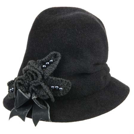 Chapeau en velours exclusif mod�le Antonia pour femmes avec application de Mayser
