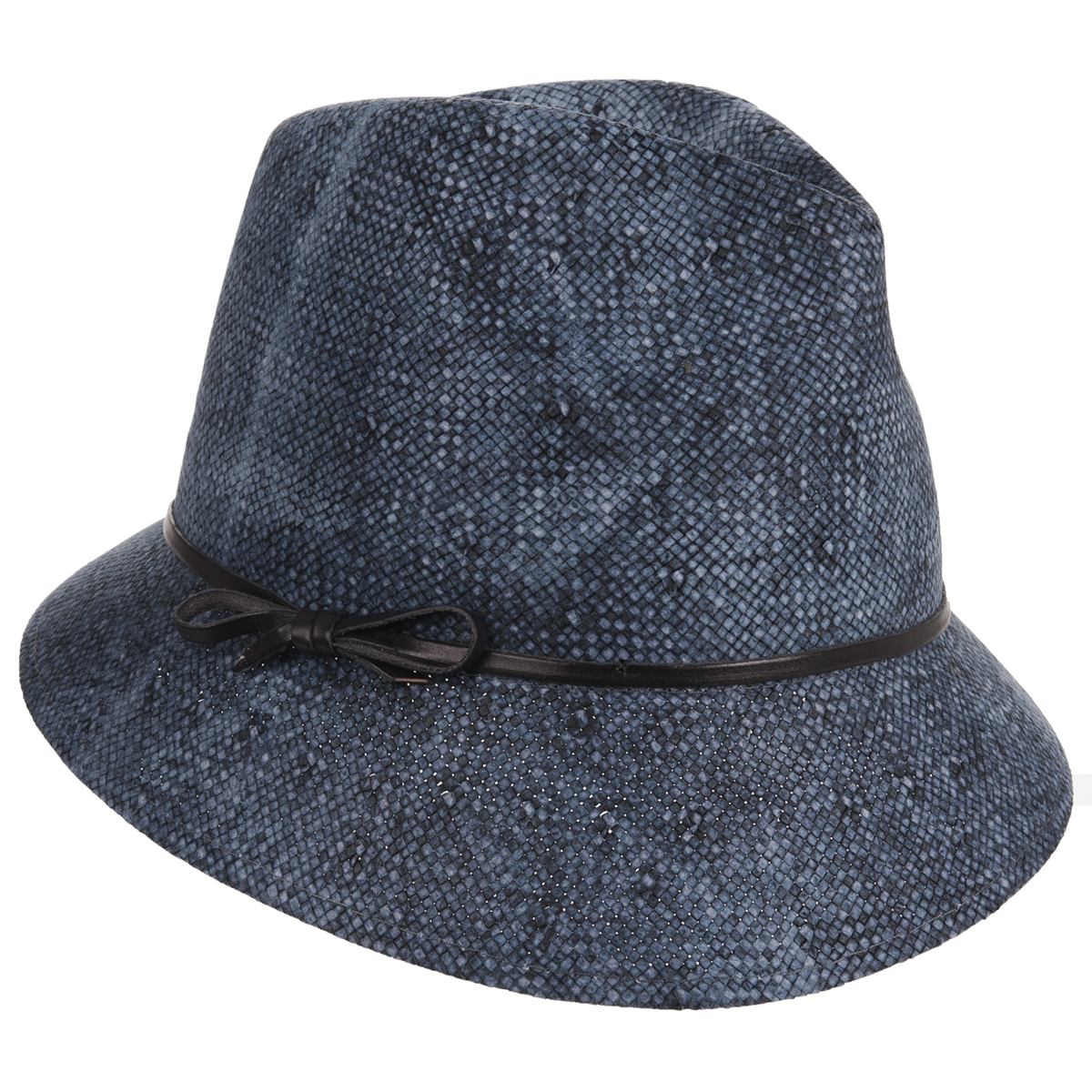 Chapeau pour femme avec le bord asym�trique 