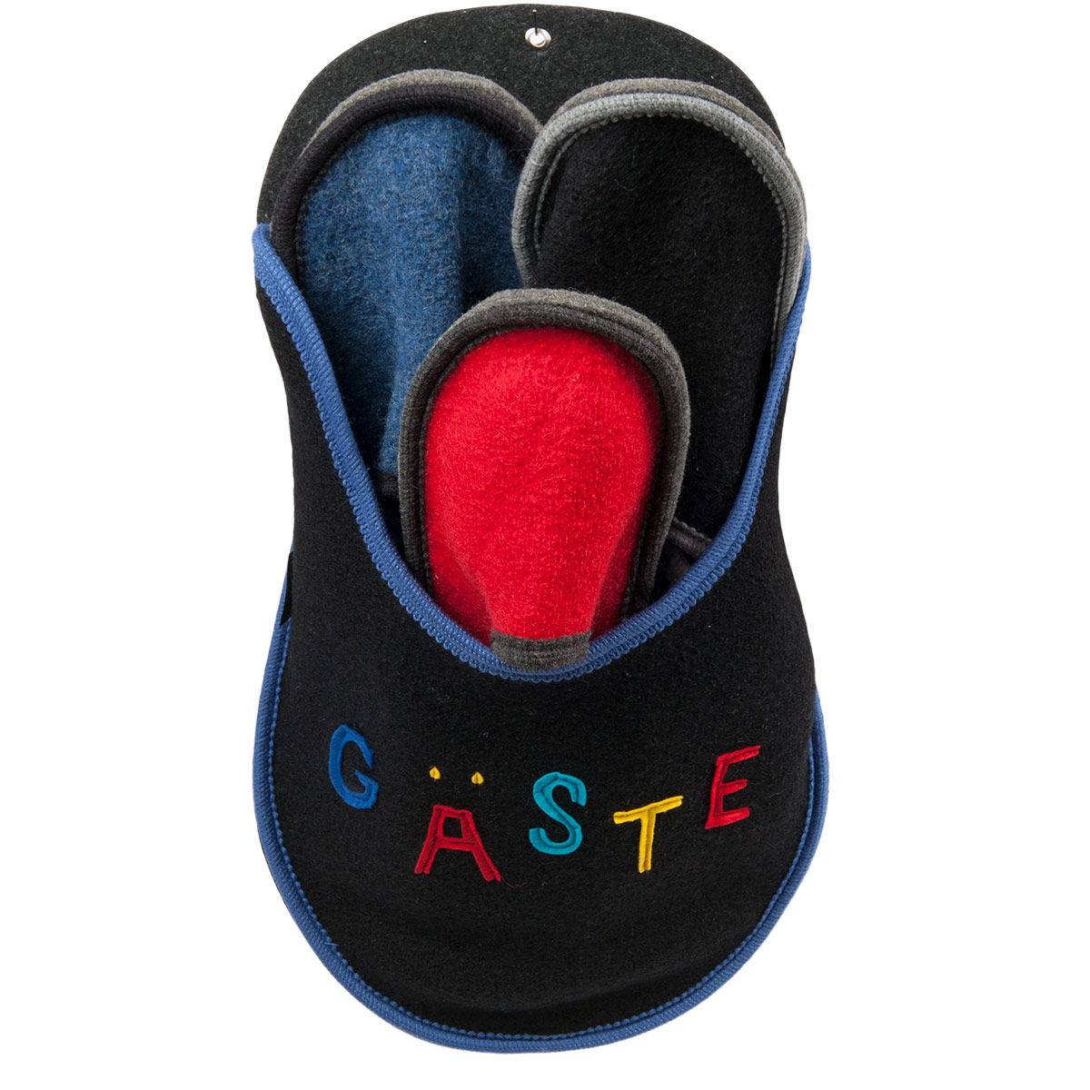 Ensemble de chaussures avec 3 paires de chaussons de diff�rentes tailles