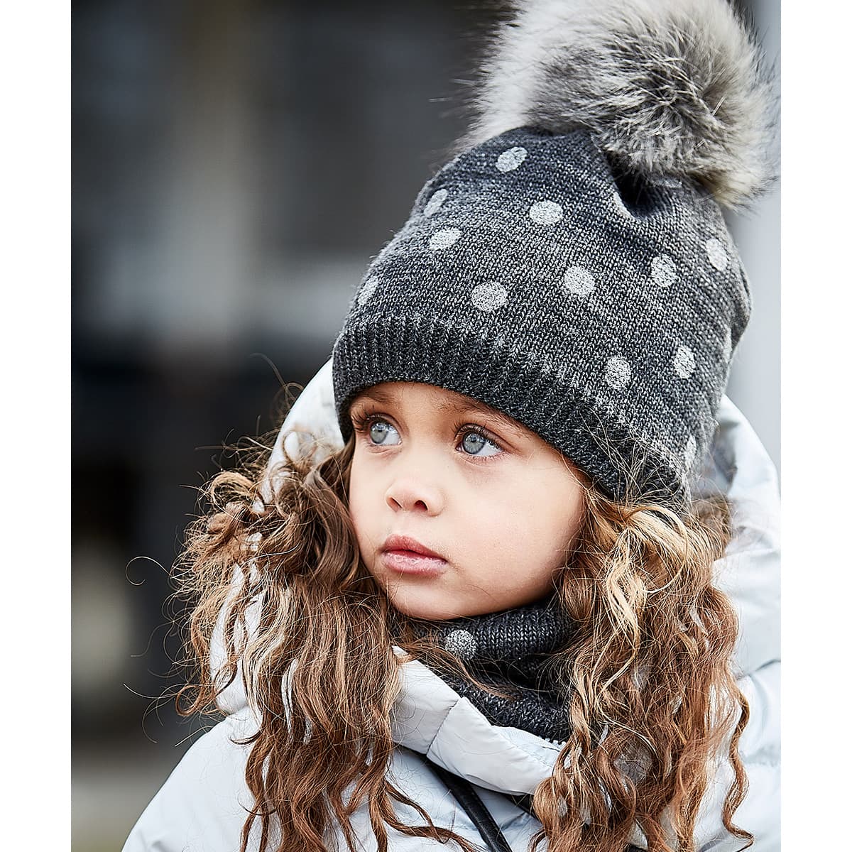 MAXIMO | Casquette mini fille pois scintillants pompon en fausse fourrure