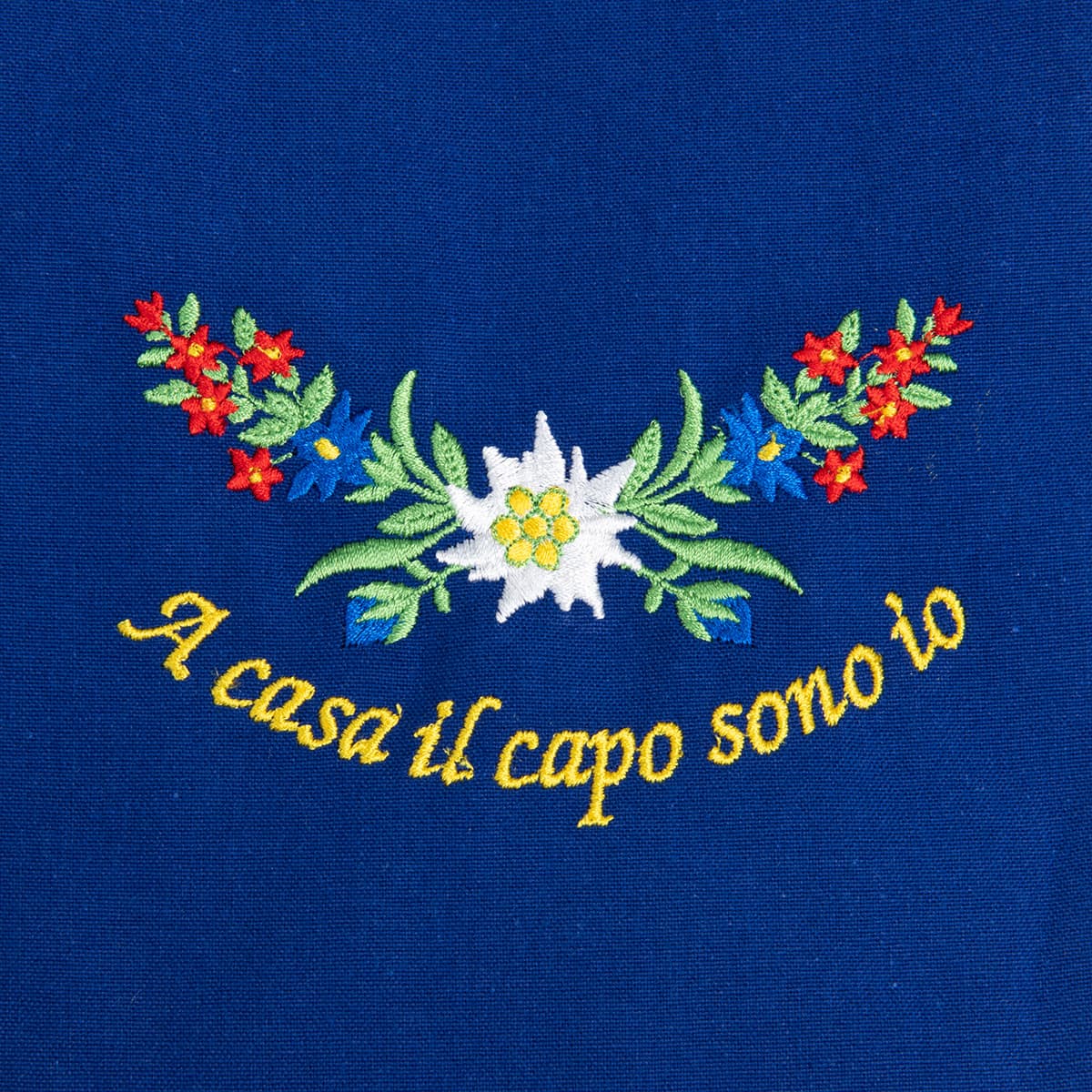 Tablier bleu avec motif : A casa il capo sono io
