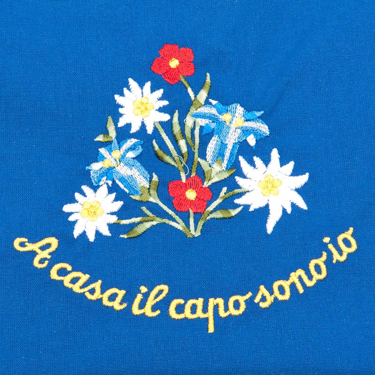 Tablier bleu avec motif "A casa il capo sono io&quot ;