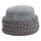 McBeanie | Bonnet pour femme avec bord tricot� et motif torsad� gris fonc�