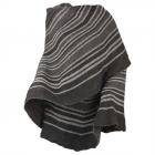 Poncho � rayures tricot� gris