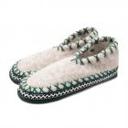 Chaussons de laine avec la semelle en cuir gris