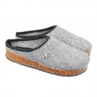 CHAUSSONS FEMME EN PURE LAINE AVEC SEMELLE EN LI�GE CAOUTCHOUC ET APPLICATION DE FLEURS gris clair